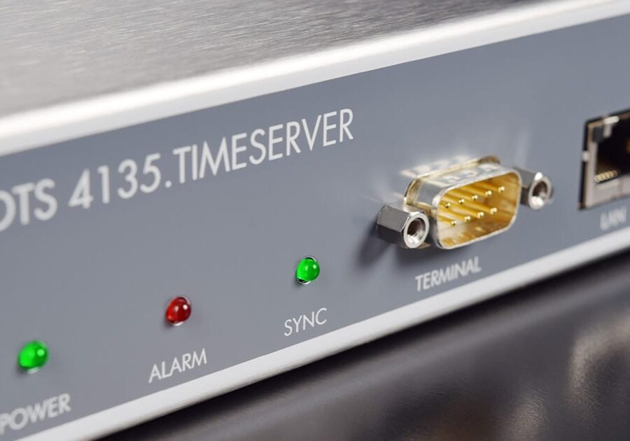 Sideview from a NTP Time Server DTS 4135