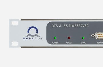 Mobatime DTS 4135.timeserver servidor de tiempo NTP vista frontal DCF sincronización IRIG