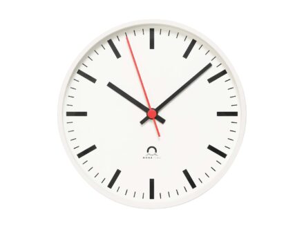 Horloge d'intérieur analogique Trend, vue de face, boîtier blanc, cadran blanc, aiguilles noires, trotteuse rouge.