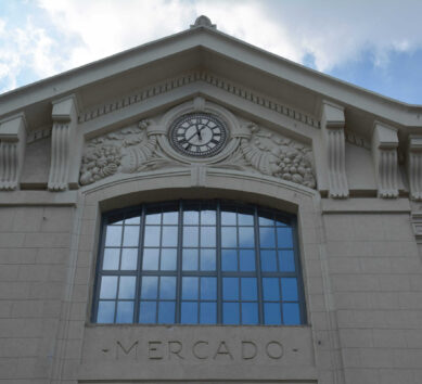 A facade clock in Cuba